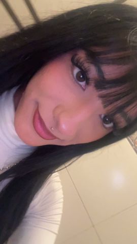 Mía Stefanía adarah  