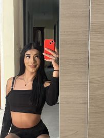 Mía Stefanía adarah  