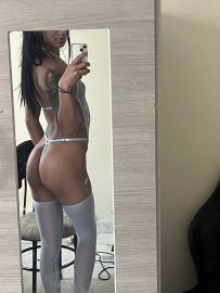 Mía Stefanía adarah  