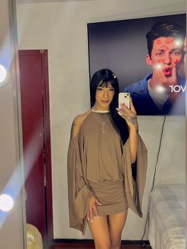 Mía Stefanía adarah  