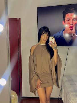 Mía Stefanía adarah  