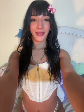 Mía Stefanía adarah  