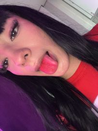 Mía Stefanía adarah  