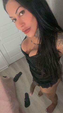 Morena tatuada 
