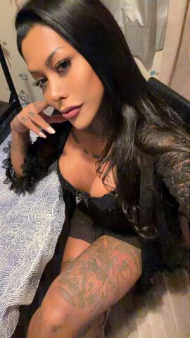 Morena tatuada