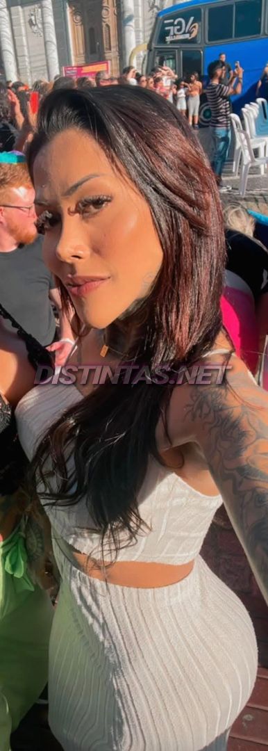 Morena tatuada 