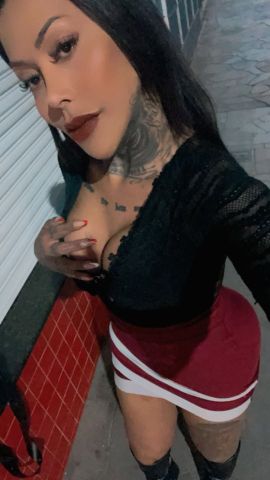 Morena tatuada 