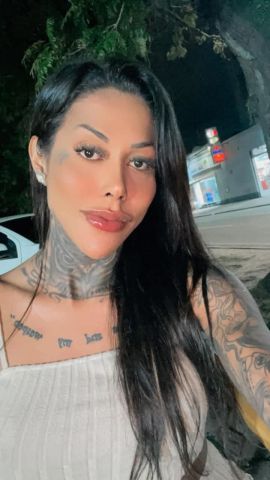 Morena tatuada 