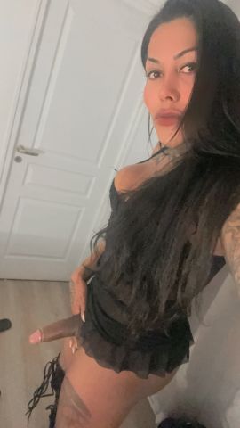Morena tatuada 