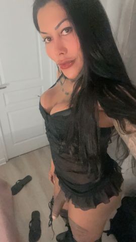 Morena tatuada 