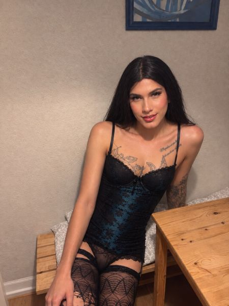 Hallo, ich bin Katy 👩🏻, 19 Jahre alt und ein trans  aus Kolumbien 🇨🇴. Ich bin ein sehr gut bestückter 🍆 dominanter Typ mit einem prallen, 20 cm langen und dicken Penis 🥵. Ich bin dominant und liebe Partys aller Art ❄️ 💊. Ich biete entspannende und erotische Massagen, Fisting 🤛🏼👊🏼🤜🏼, Dominanz 💪🏼 und Golden Shower 💦 an.
✔️1 Stunde mit Sperma 200 €
✔️45 Minuten 150 €
✔️30 Minuten 100 €

Zusätzliche Leistungen: Fisting und Dominanz 100 €🙅🏻‍♂️
Goldener Regen 50 €💦
Kot 150 €  💩 

Hausbesuche im Hotel oder zu Hause. 1 Stunde 250 € zzgl. zwei Taxis.🚕