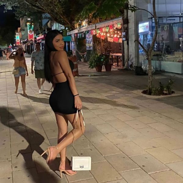 Natalia o nati como más te guste llamarme 

Soy la niña de tus sueños delgada tetona culona u una mini cintura con cara de niña y verga de señor 

Todo es un 
rico trato de novios sin prisas, nos besamos,cachondeamos , me chupas las nalgas me mamas el culo, me besas las tetotas… puedo hacerte un delicioso sexo oral o ambos, ser completamente pasiva o activa eso no es problema y menos de ereccion🥴🥵

Puedo recibirte completamente desnuda,con un cachetero hilo o tanga

Proporcionó preservativo y lubricantes
