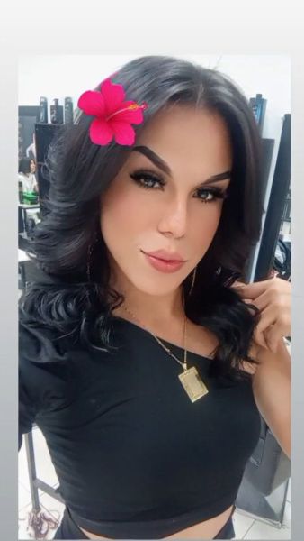 Soy una chica trans disponible para complacer en todo lo que guste chica abierta de la mente disponible para la hora que gustes