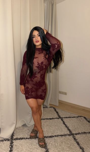 Soy una chica trans mido 1.56 soy latina piel, canela soy una chica súper caliente me encantan las caricias sentir cuerpo a cuerpo hacer masajes y me encantaría complacerte 