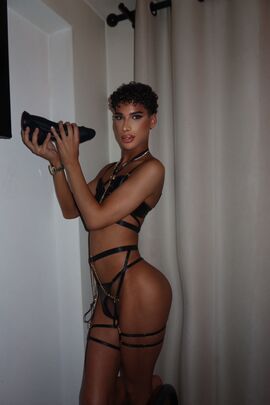 Zahia Hot