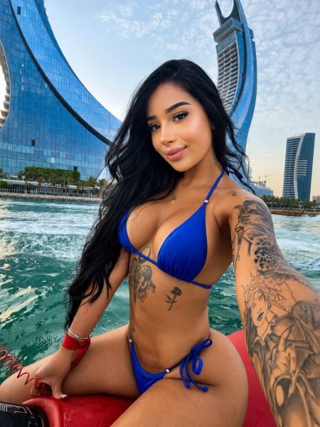 My name is Esmeralda I'm only 21 years old, have soft, tanned skin, black hair, and a gym-worthy body.

Let yourself be amazed by my beauty and femininity.

If you're looking for exclusivity with me, you'll find an excellent match, as I'm a very polite woman with an impeccable presentation. What you see on my profile is completely real, as I don't use Photoshop, and you won't be surprised.

I'm sure we'll have a great time together!

Me llamo Esmeralda, tengo solo 21 añitos, piel suave y bronceada, cabello negro y un cuerpo digno de gimnasio.

Déjate sorprender por mi belleza y feminidad.

Si buscas exclusividad conmigo, encontrarás a la persona ideal, ya que soy una mujer muy educada con una presentación impecable. Lo que ves en mi perfil es completamente real, ya que no uso Photoshop, y no te llevarás malas sorpresas.

Estoy segura de que lo pasaremos genial juntos!