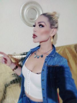 Alexandra Velázquez 