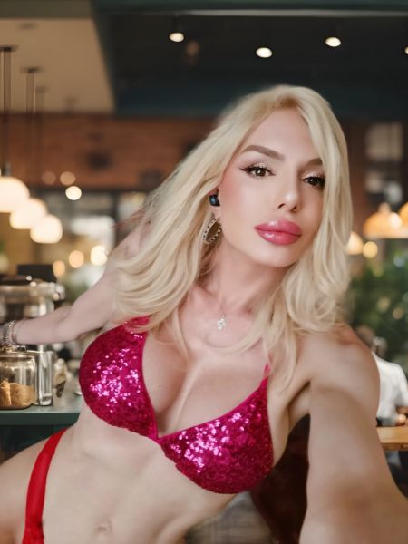 Welcome here! I'm Christina Diamond, I consider myself one of the most exclusive trans***uals in the world, not just for the beauty but also for the elegance , education and extremely femininity. I'm kind of person who faces life with intensely joy, balance and positivism. I really enjoy being ***y and alluring woman , exploiting the maximum of femininity and attraction. Being well-dressed is one of my favourites ho**ies. I love dresses, high heels and a ***y lingerie underneath. Take care of me