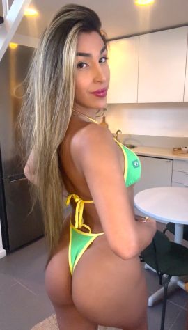 Larissa Fox 