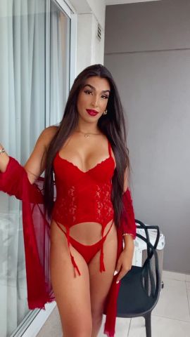Larissa Fox 