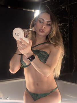 Alexandra Leon