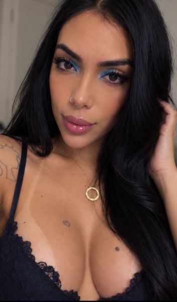 Bonjour.
je Suis  une jolie  raffinée et élégante TRANSEXUELLE BRASILIENNE Anitta , 21anns. 
je vous accueille dans un cadre propre et discret.
Je vous propose un moment de détente et de plaisir en ma compagnie.
Je suis très sélective, , la courtoisie, la discrétion, la ponctualité, et surtout une hygiène irréprochable seront de mises lors de notre rencontre.

‼️mon joue c'est 21/6, ça te donne envoi❓

Au plaisir de vous rencontrez.Merci bisous