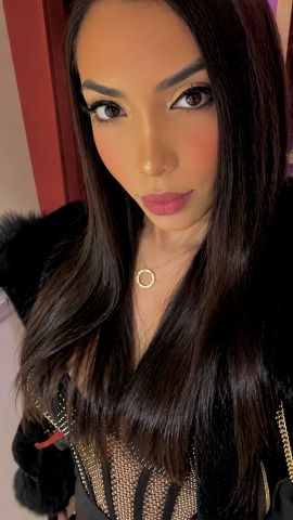 Anitta 100% feminine