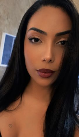 Anitta 100% feminine