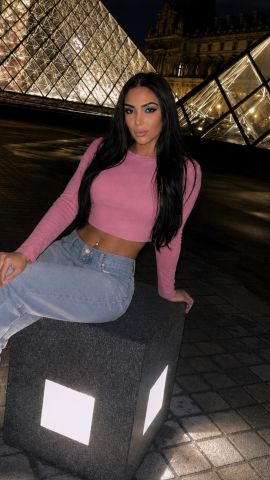 Anitta 100% feminine