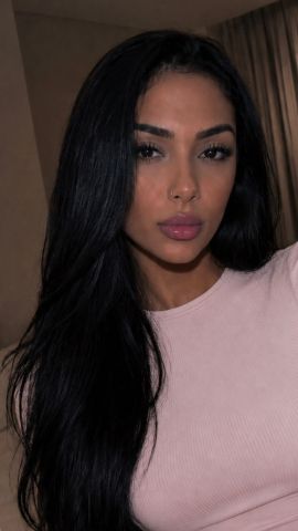 Anitta 100% feminine