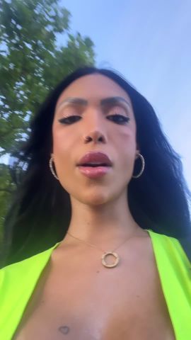 Anitta 100% feminine