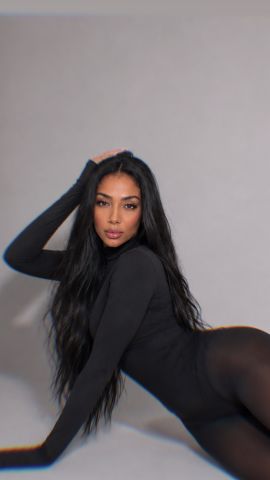 Anitta 100% feminine