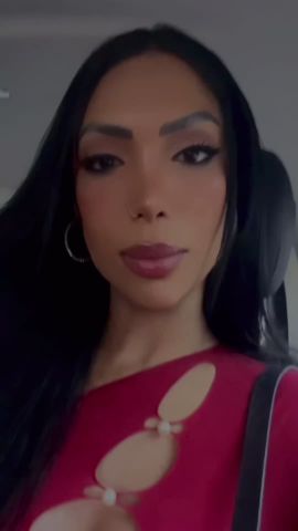 Anitta 100% feminine
