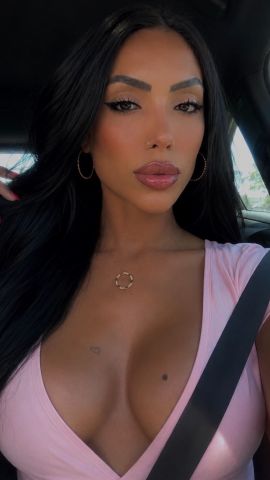 Anitta 100% feminine