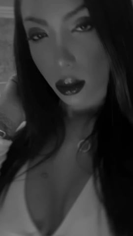 Anitta 100% feminine