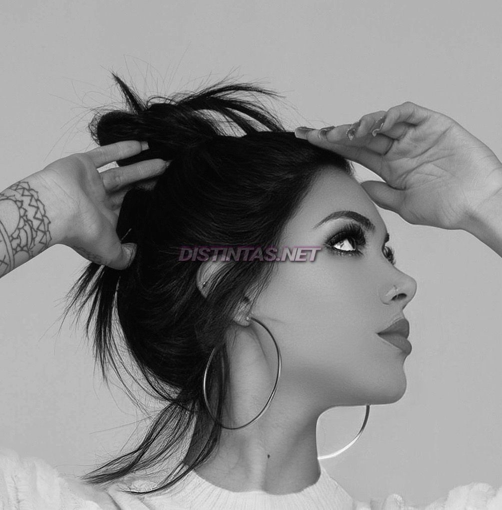 Anitta 100% feminine