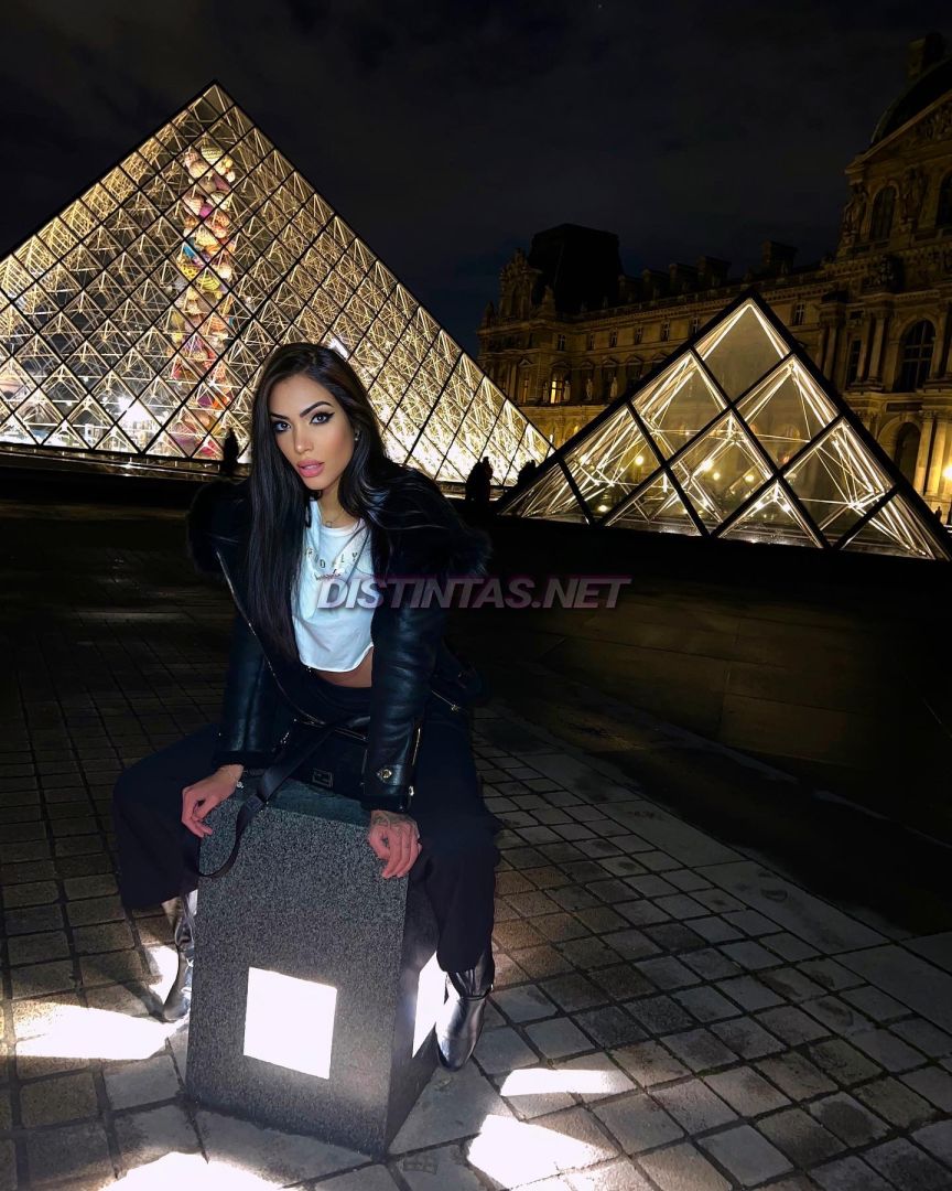 Anitta 100% feminine