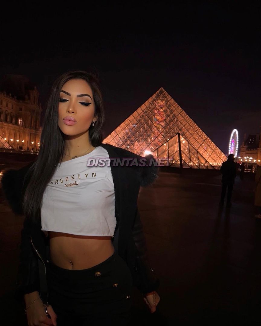 Anitta 100% feminine