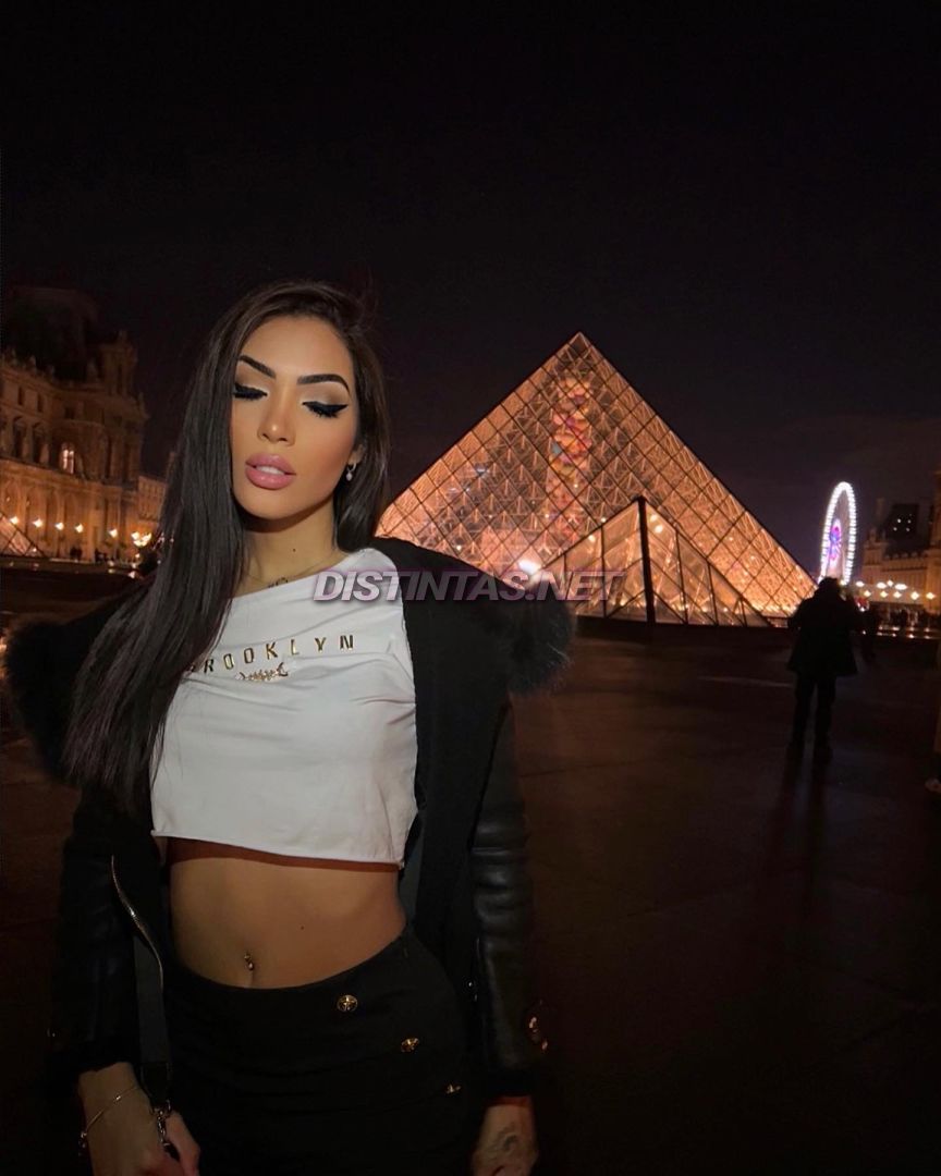 Anitta 100% feminine