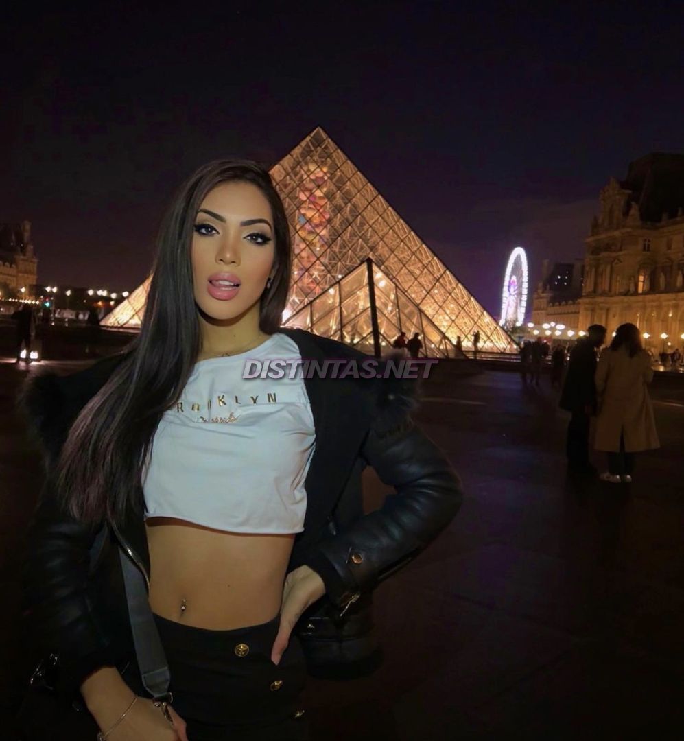 Anitta 100% feminine