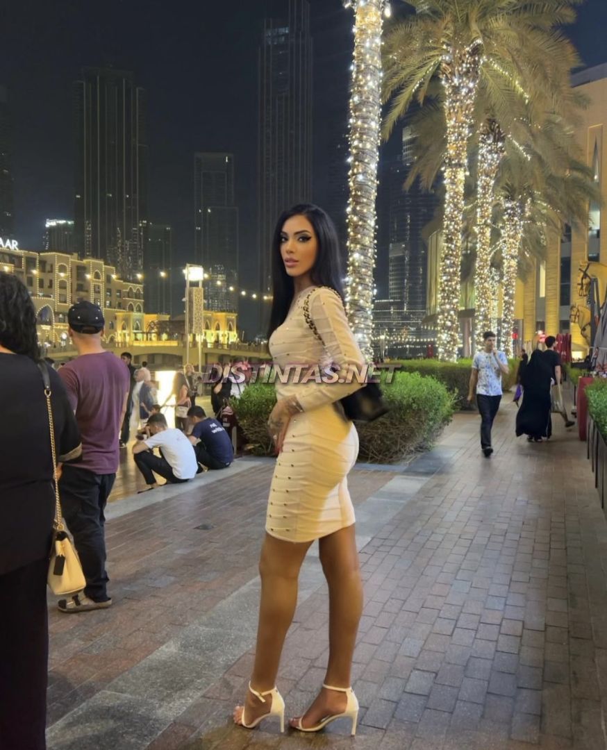 Anitta 100% feminine