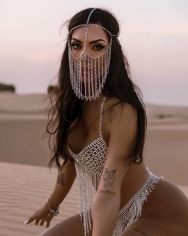 Anitta 100% feminine