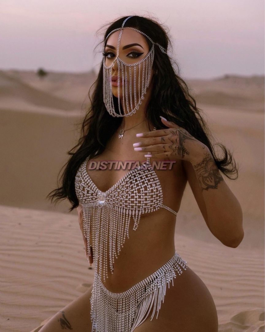 Anitta 100% feminine