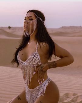 Anitta 100% feminine