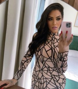 Anitta 100% feminine