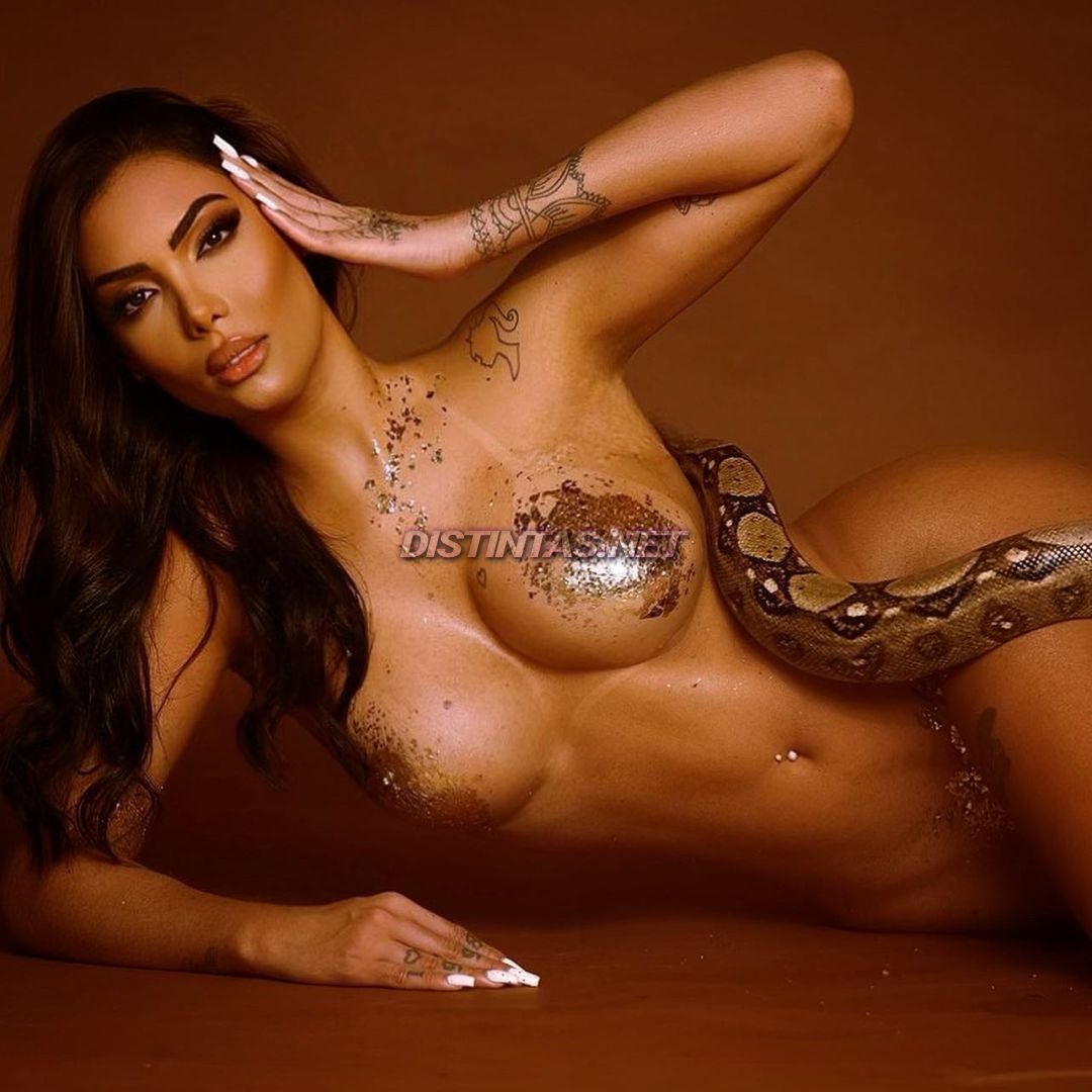 Anitta 100% feminine
