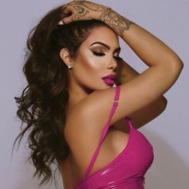 Anitta 100% feminine