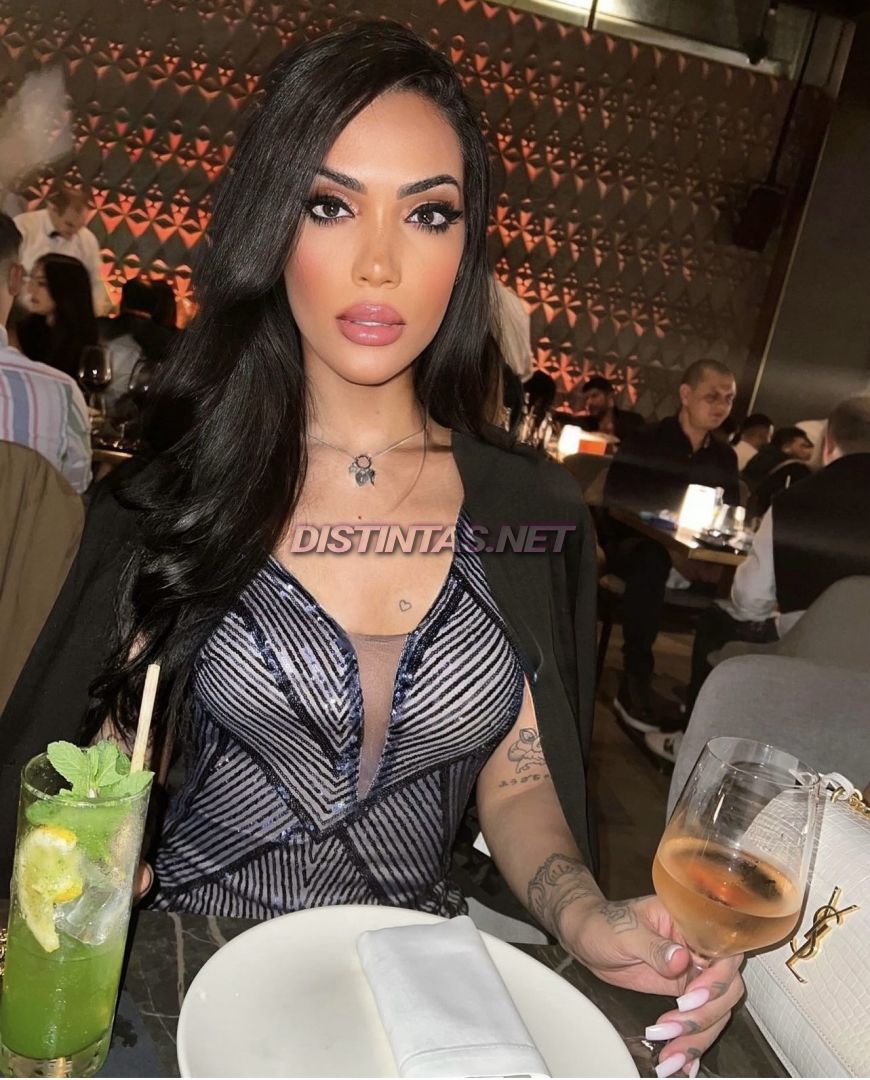 Anitta 100% feminine
