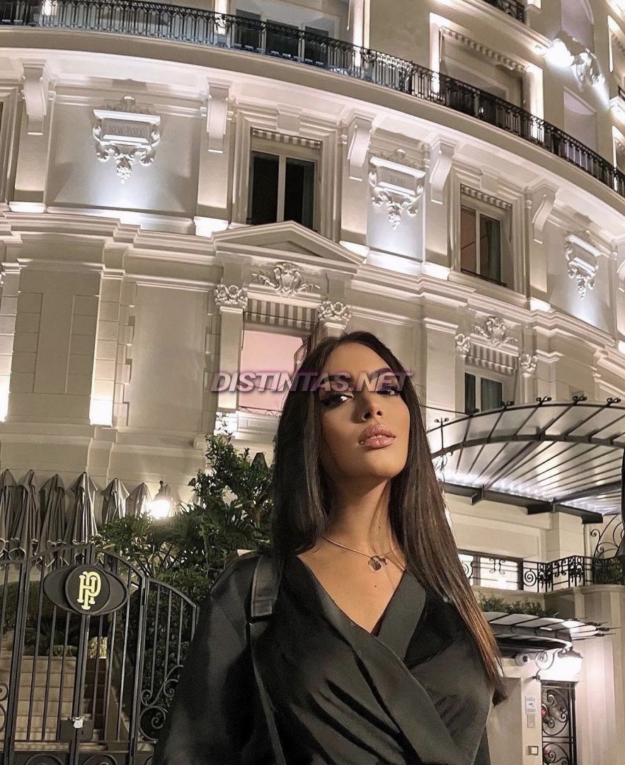 Anitta 100% feminine