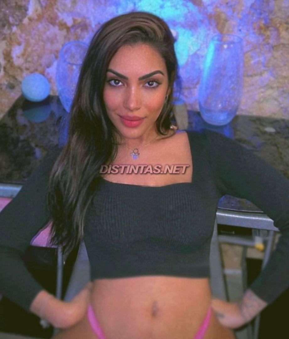 Anitta 100% feminine